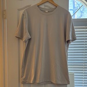 ALO Yoga Light Gray Short Sleeve Tee